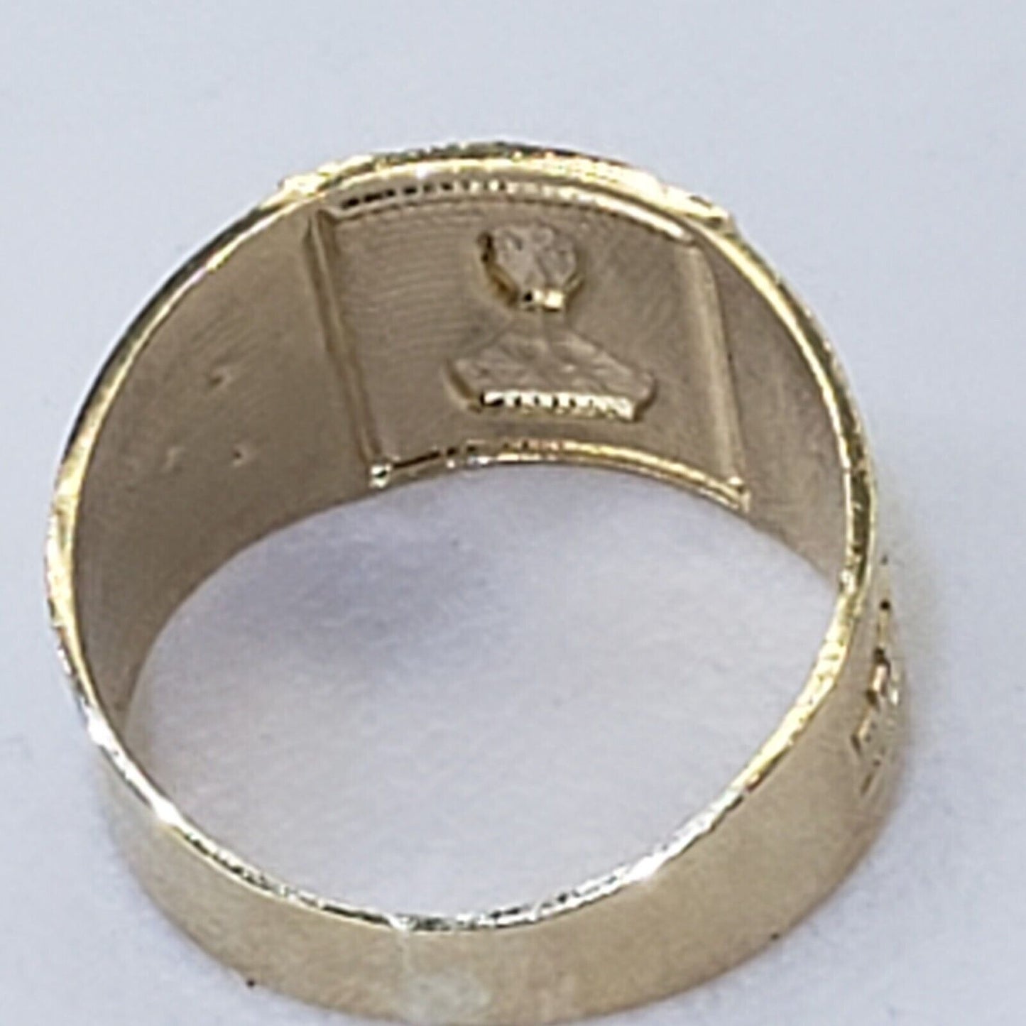 5804643