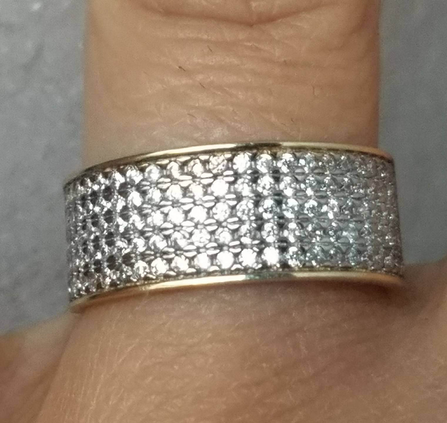 5804529