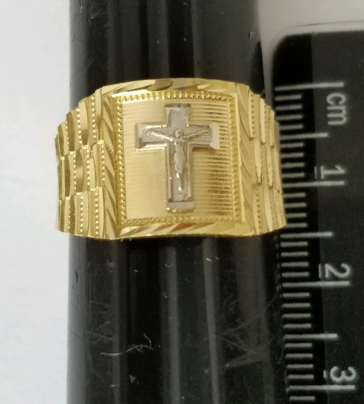 5804605