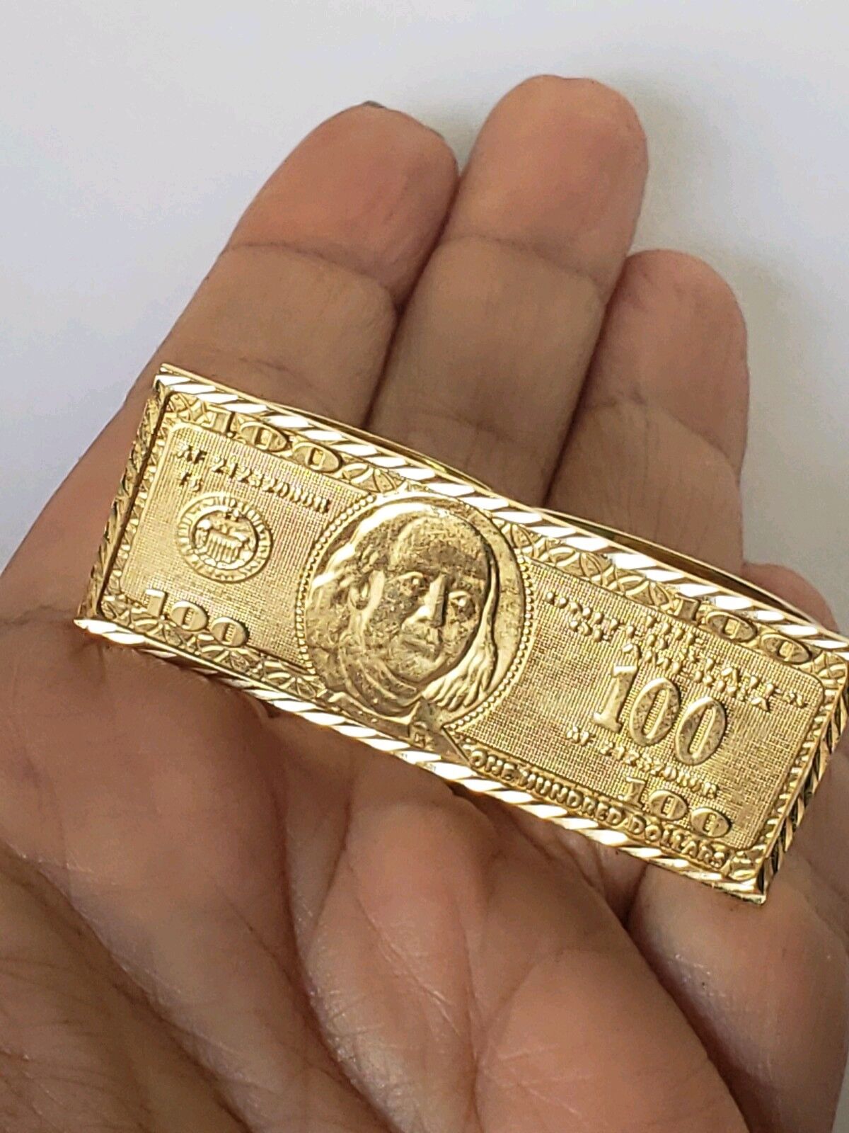 5803323