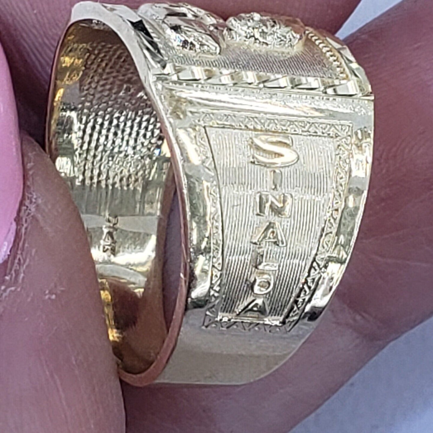 5804643