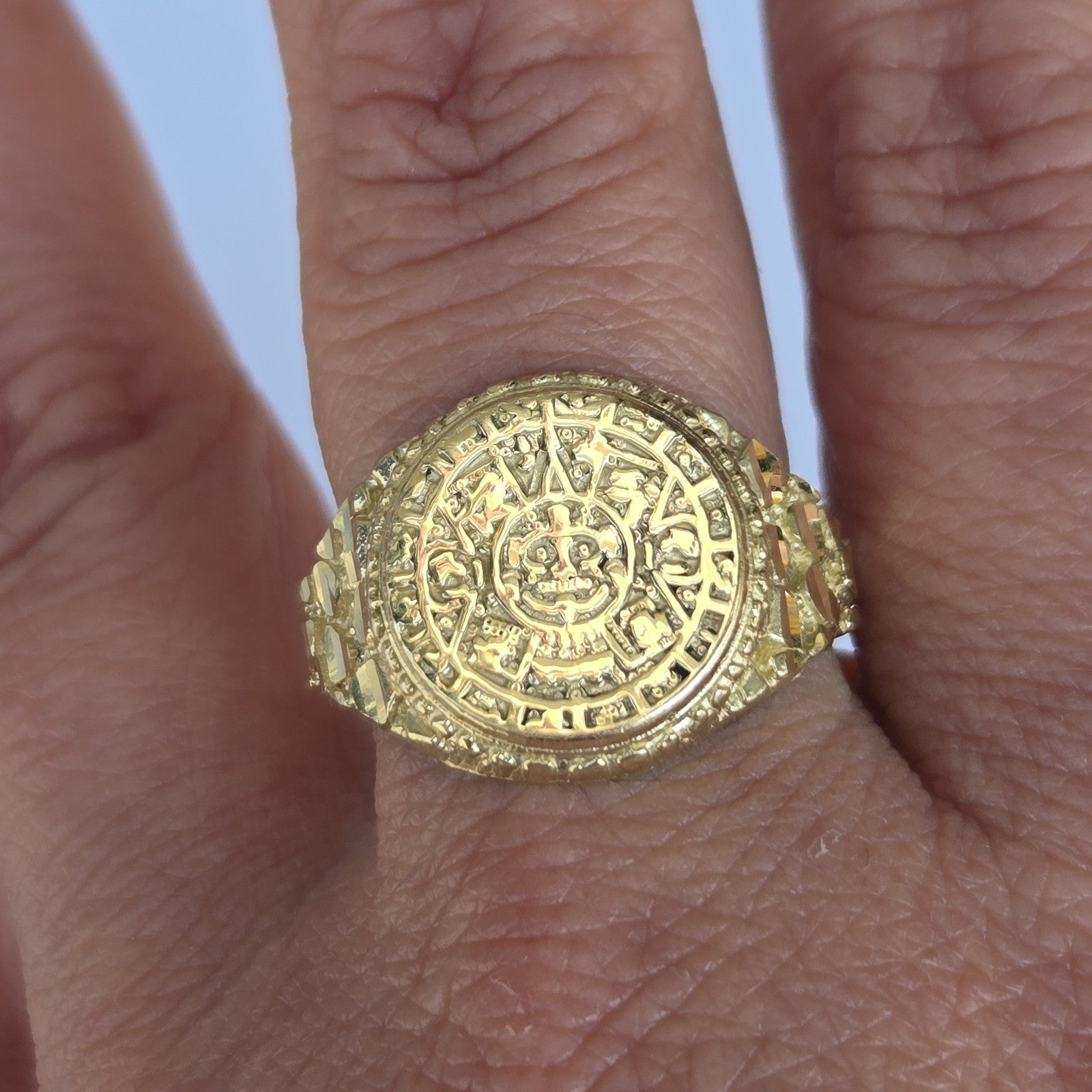 Anello antico in oro giallo 14K con ametista (2.30ct ca.), seconda met Anello antico in oro giallo 14K con ametista (2.30ct ca.), seconda met