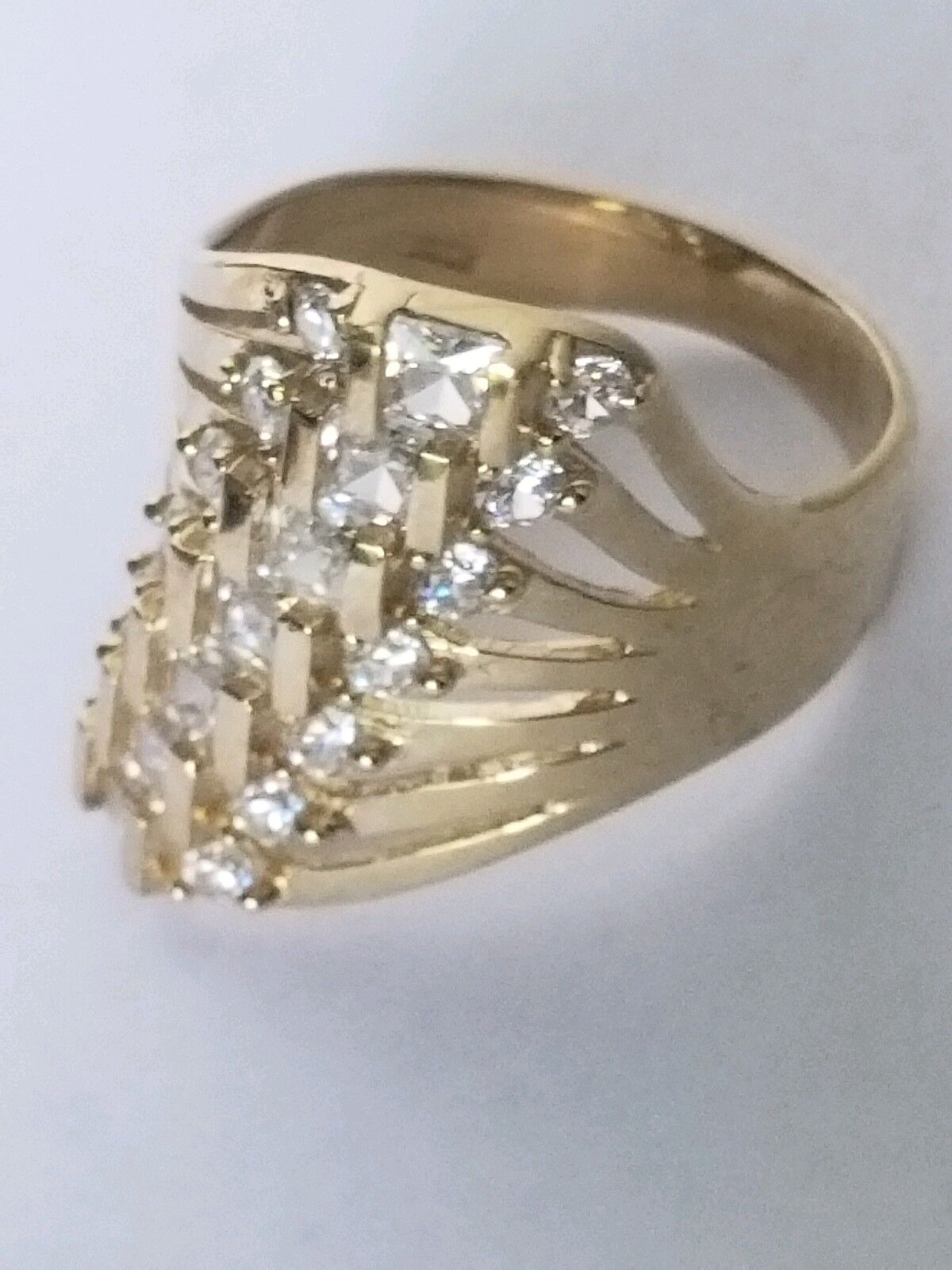 5803322