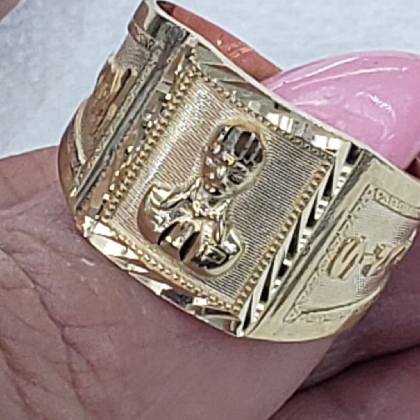 5804643