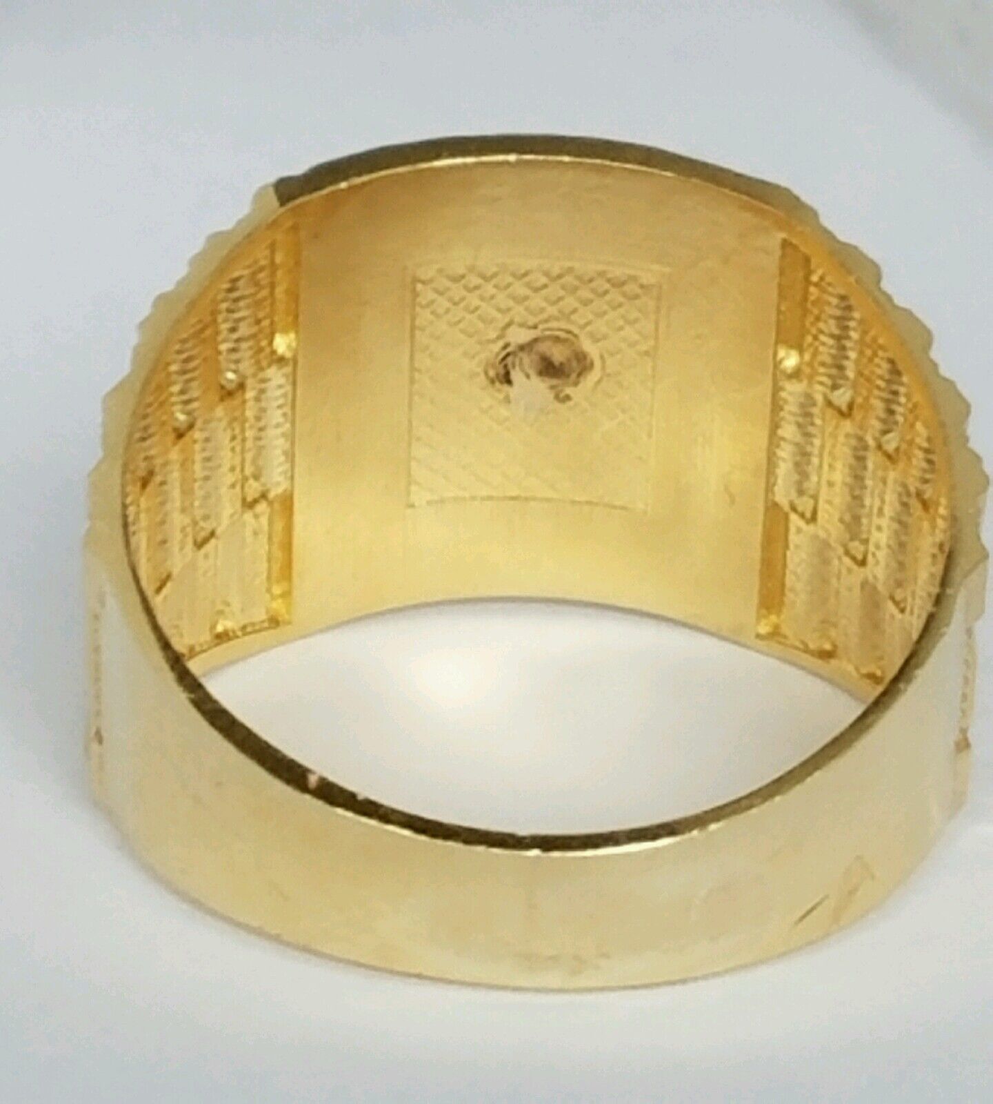 5804605