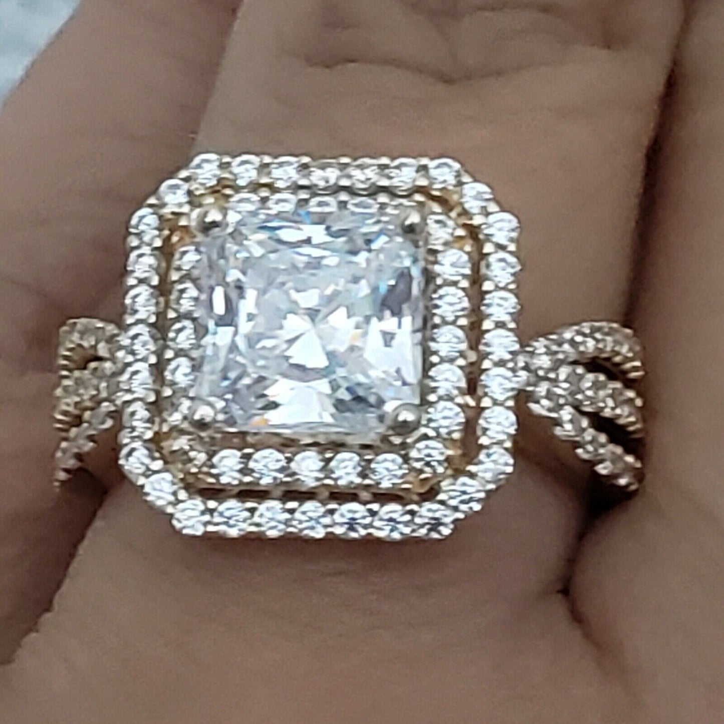 5804385