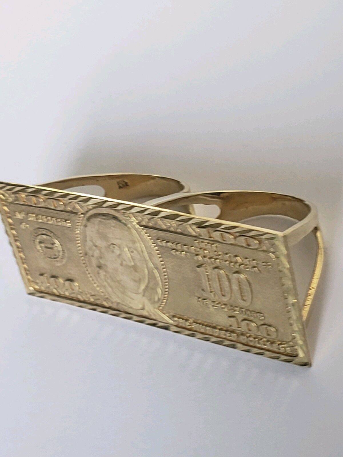 5803323