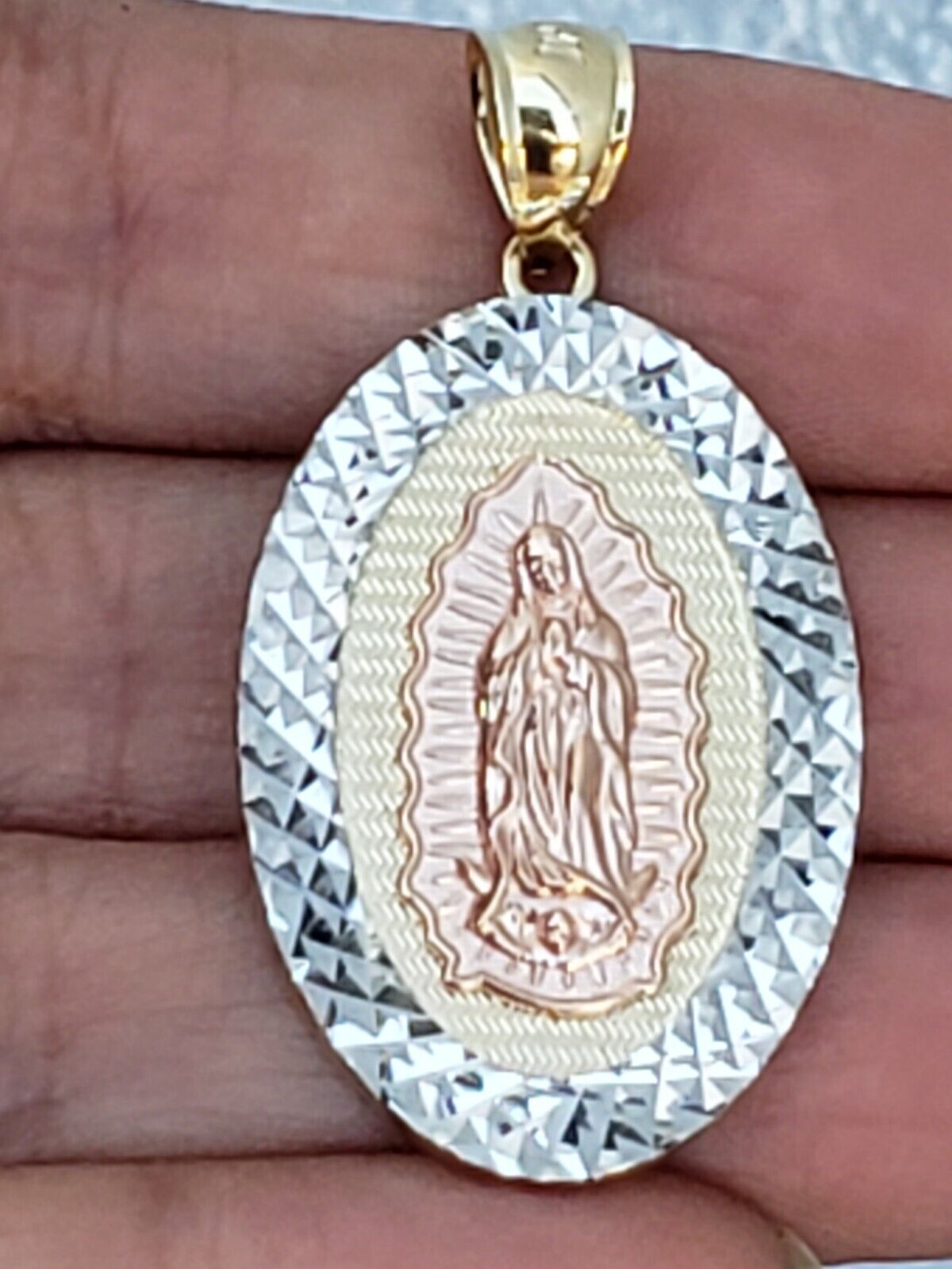 5804389