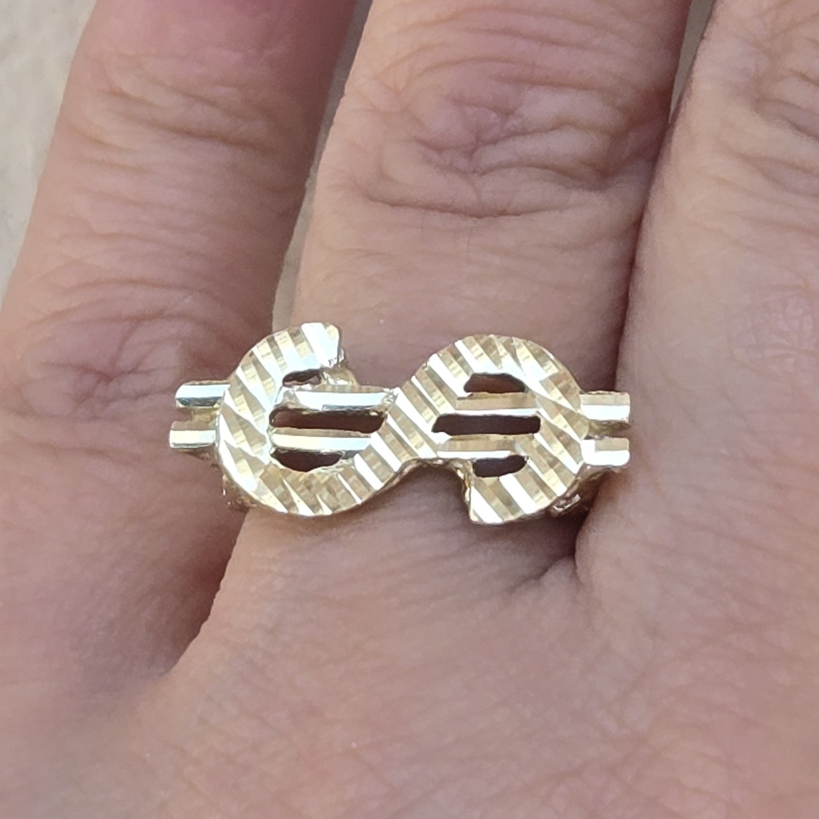 6513438