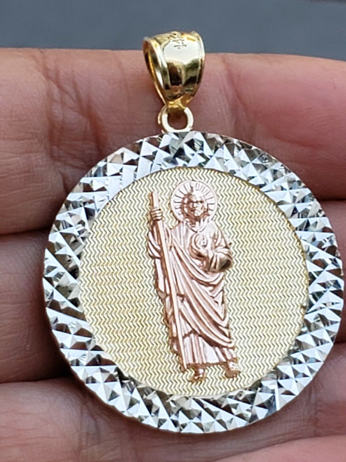 5804386